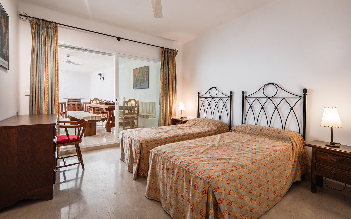 4 Bed Apartment for sale in Marbella Costa Del Sol, Málaga, Spain