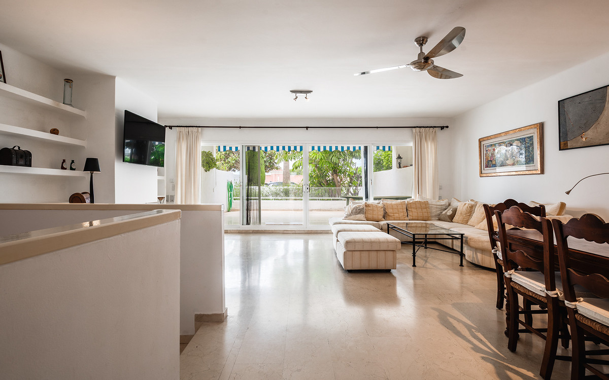 4 Bed Apartment for sale in Marbella Costa Del Sol, Málaga, Spain