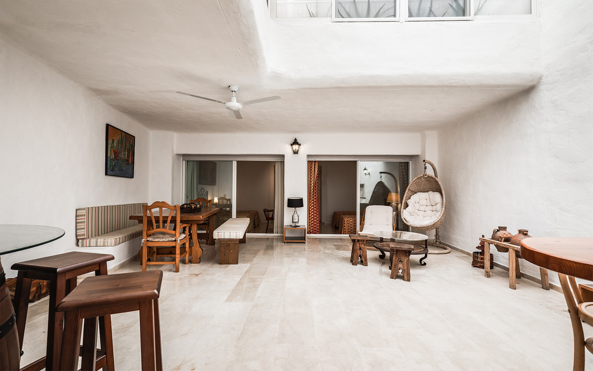4 Bed Apartment for sale in Marbella Costa Del Sol, Málaga, Spain