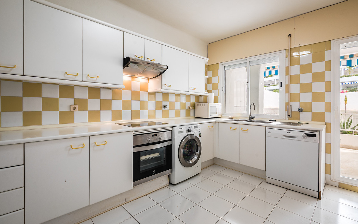 4 Bed Apartment for sale in Marbella Costa Del Sol, Málaga, Spain