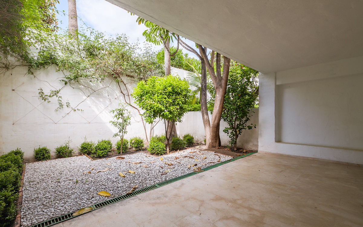 4 Bed Apartment for sale in Marbella Costa Del Sol, Málaga, Spain