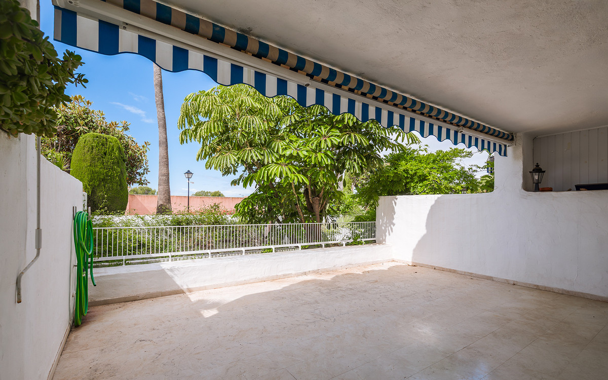 4 Bed Apartment for sale in Marbella Costa Del Sol, Málaga, Spain