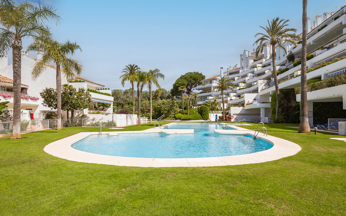 4 Bed Apartment for sale in Marbella Costa Del Sol, Málaga, Spain