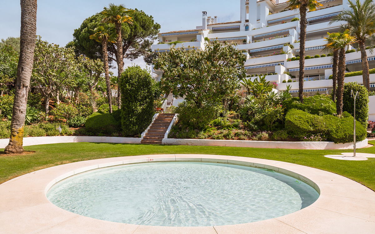 4 Bed Apartment for sale in Marbella Costa Del Sol, Málaga, Spain