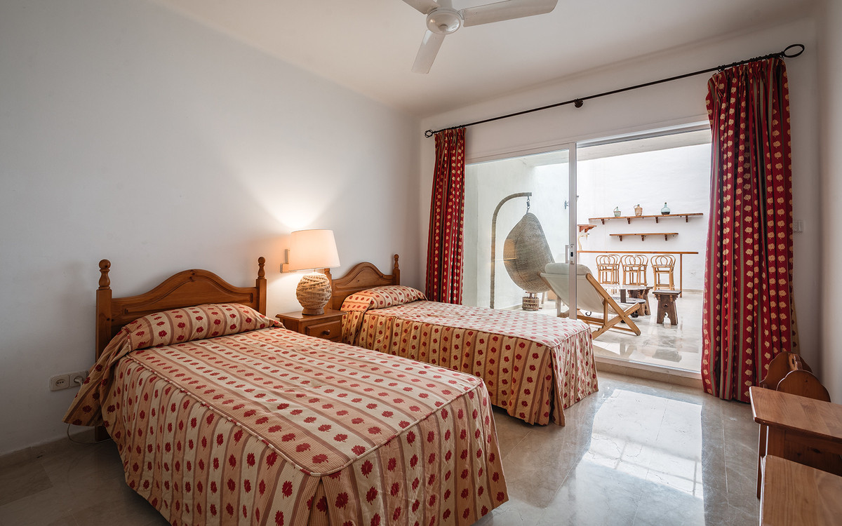 4 Bed Apartment for sale in Marbella Costa Del Sol, Málaga, Spain