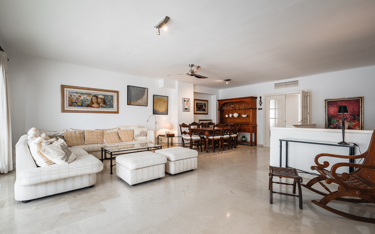 4 Bed Apartment for sale in Marbella Costa Del Sol, Málaga, Spain