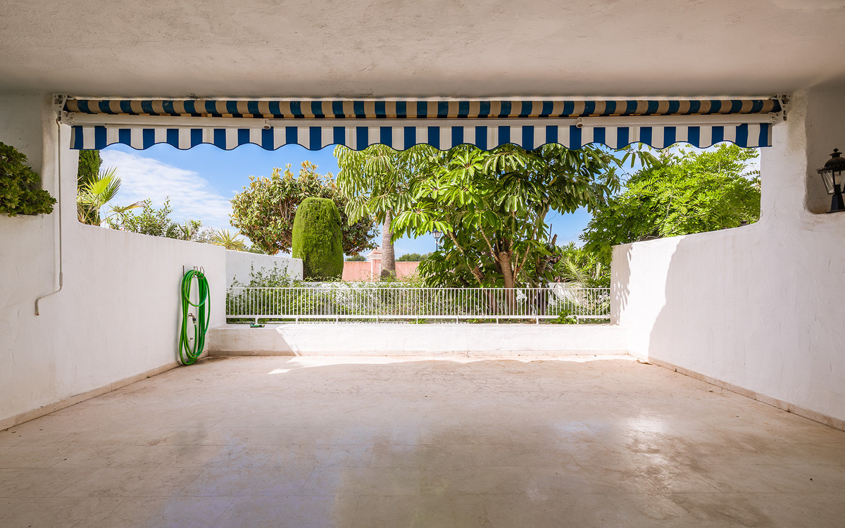 4 Bed Apartment for sale in Marbella Costa Del Sol, Málaga, Spain