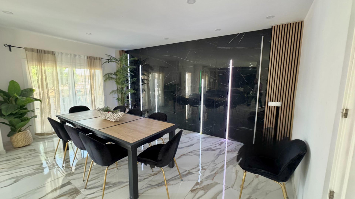 5 Bed Townhouse for sale in Alhaurín De La Torre Costa Del Sol, Málaga, Spain