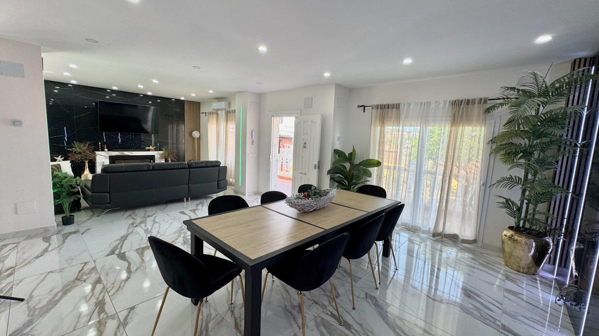5 Bed Townhouse for sale in Alhaurín De La Torre Costa Del Sol, Málaga, Spain