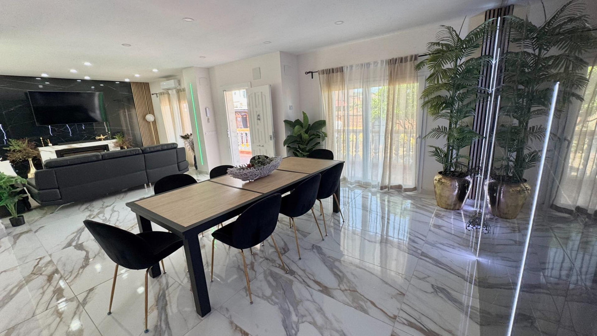 5 Bed Townhouse for sale in Alhaurín De La Torre Costa Del Sol, Málaga, Spain