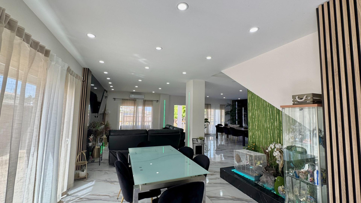 5 Bed Townhouse for sale in Alhaurín De La Torre Costa Del Sol, Málaga, Spain