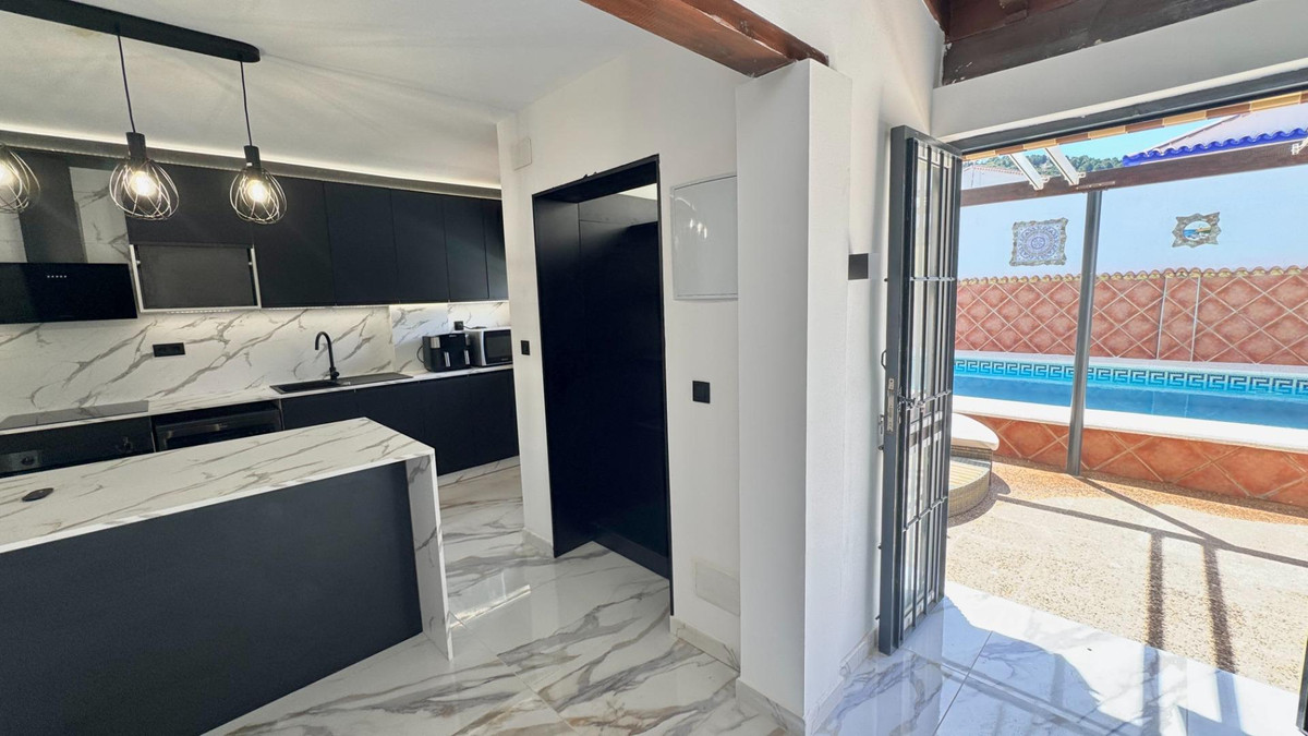 5 Bed Townhouse for sale in Alhaurín De La Torre Costa Del Sol, Málaga, Spain