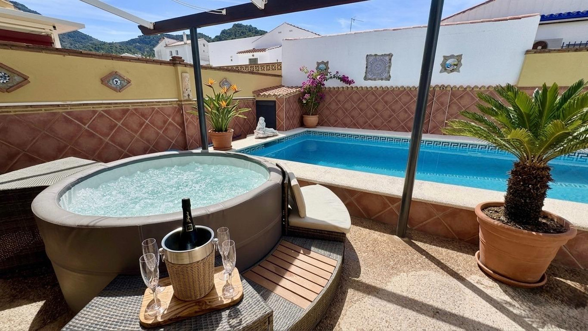 5 Bed Townhouse for sale in Alhaurín De La Torre Costa Del Sol, Málaga, Spain