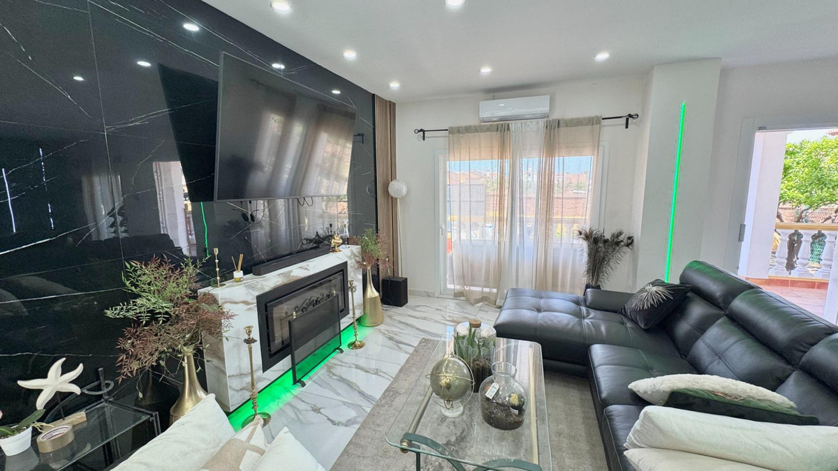 5 Bed Townhouse for sale in Alhaurín De La Torre Costa Del Sol, Málaga, Spain