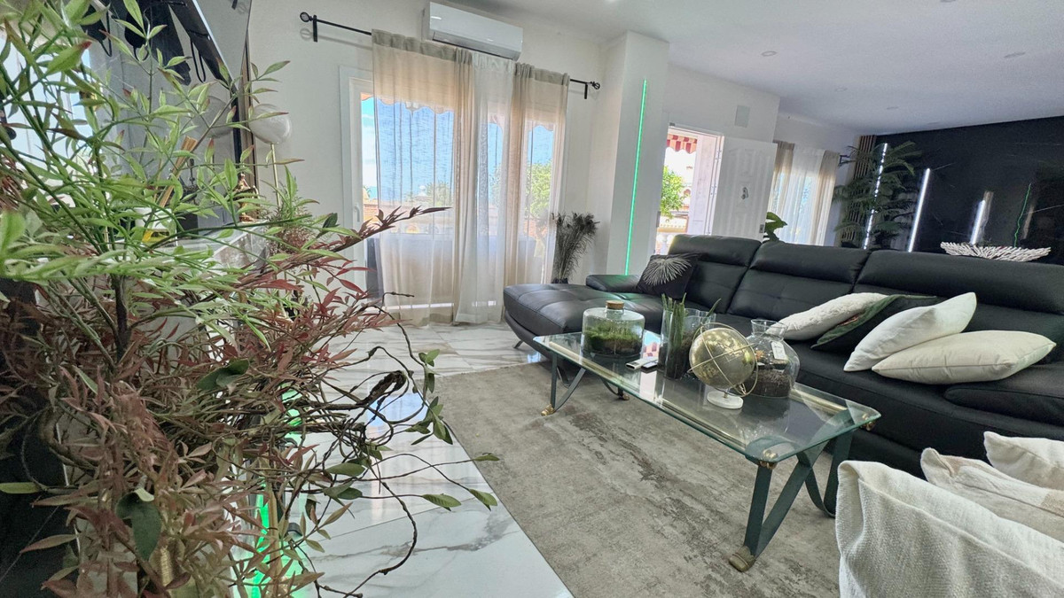 5 Bed Townhouse for sale in Alhaurín De La Torre Costa Del Sol, Málaga, Spain