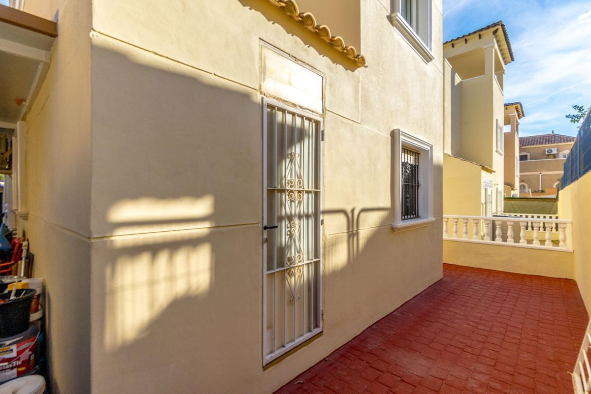 Se vende Villa - Chalet de 3 dormitorios en Costa Blanca, Alicante, España