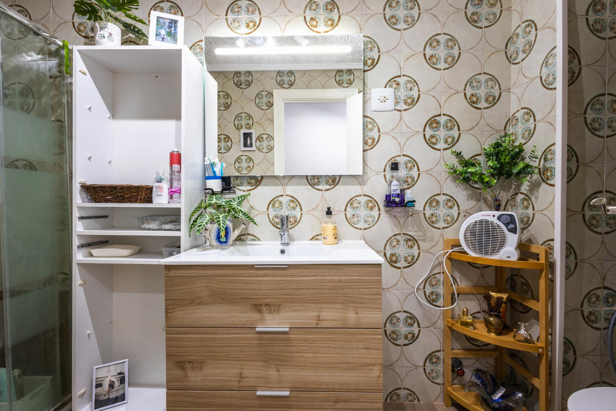 Se vende Apartamento Planta Media de 2 dormitorios en Costa Blanca, Alicante, España
