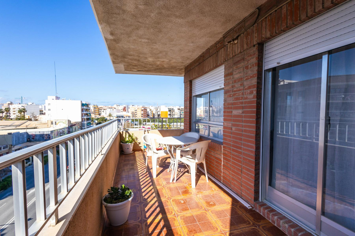 Se vende Apartamento Planta Media de 2 dormitorios en Costa Blanca, Alicante, España