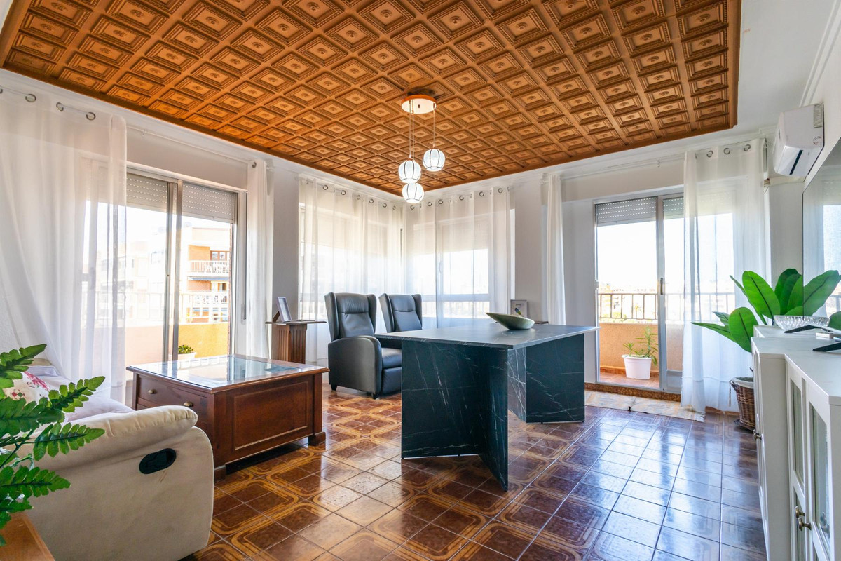 Se vende Apartamento Planta Media de 2 dormitorios en Costa Blanca, Alicante, España