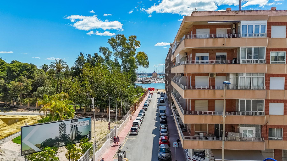 Se vende Apartamento Planta Media de 2 dormitorios en Costa Blanca, Alicante, España