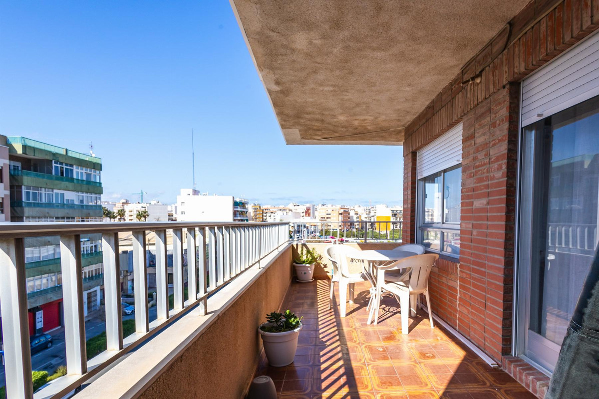 Se vende Apartamento Planta Media de 2 dormitorios en Costa Blanca, Alicante, España