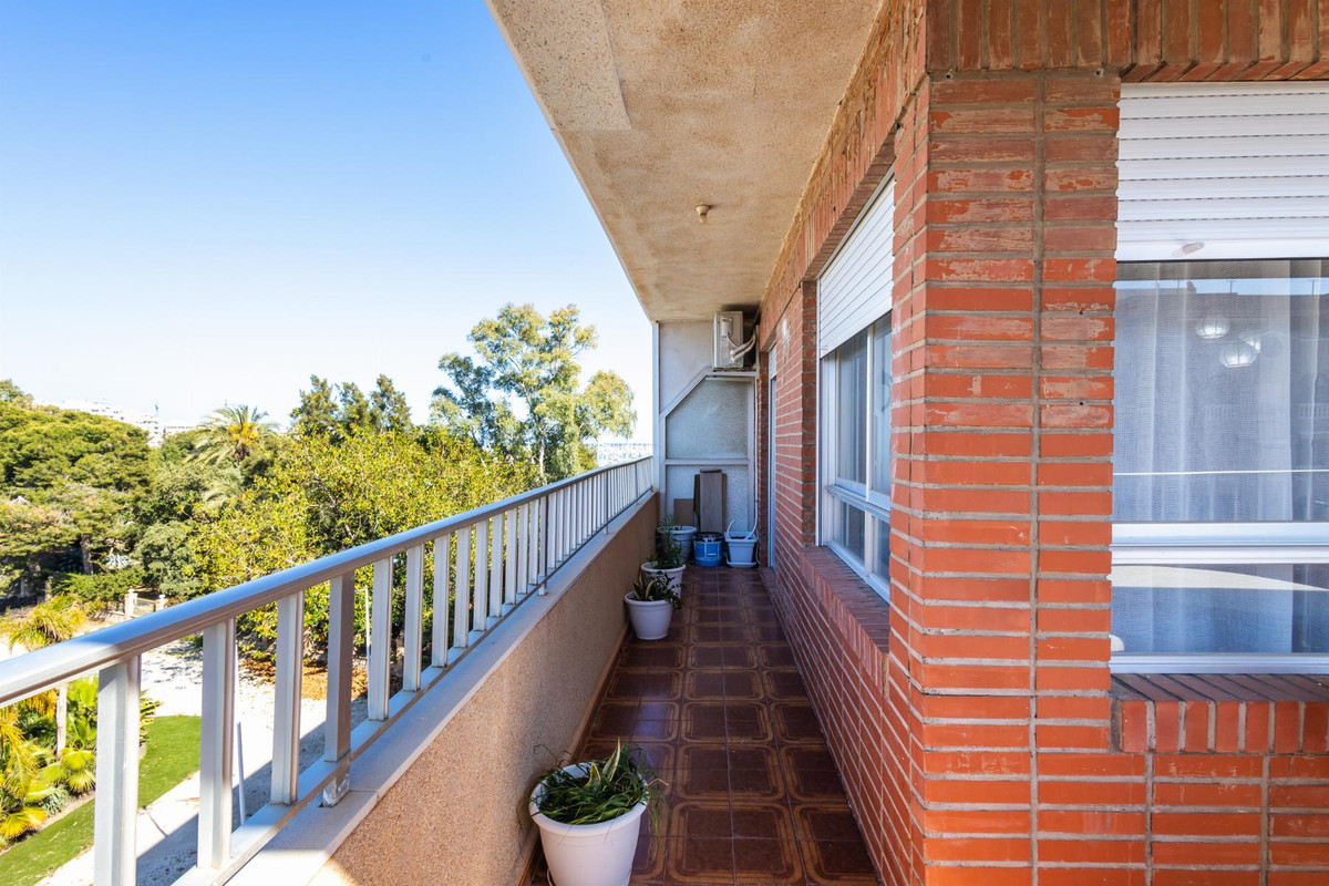 Se vende Apartamento Planta Media de 2 dormitorios en Costa Blanca, Alicante, España