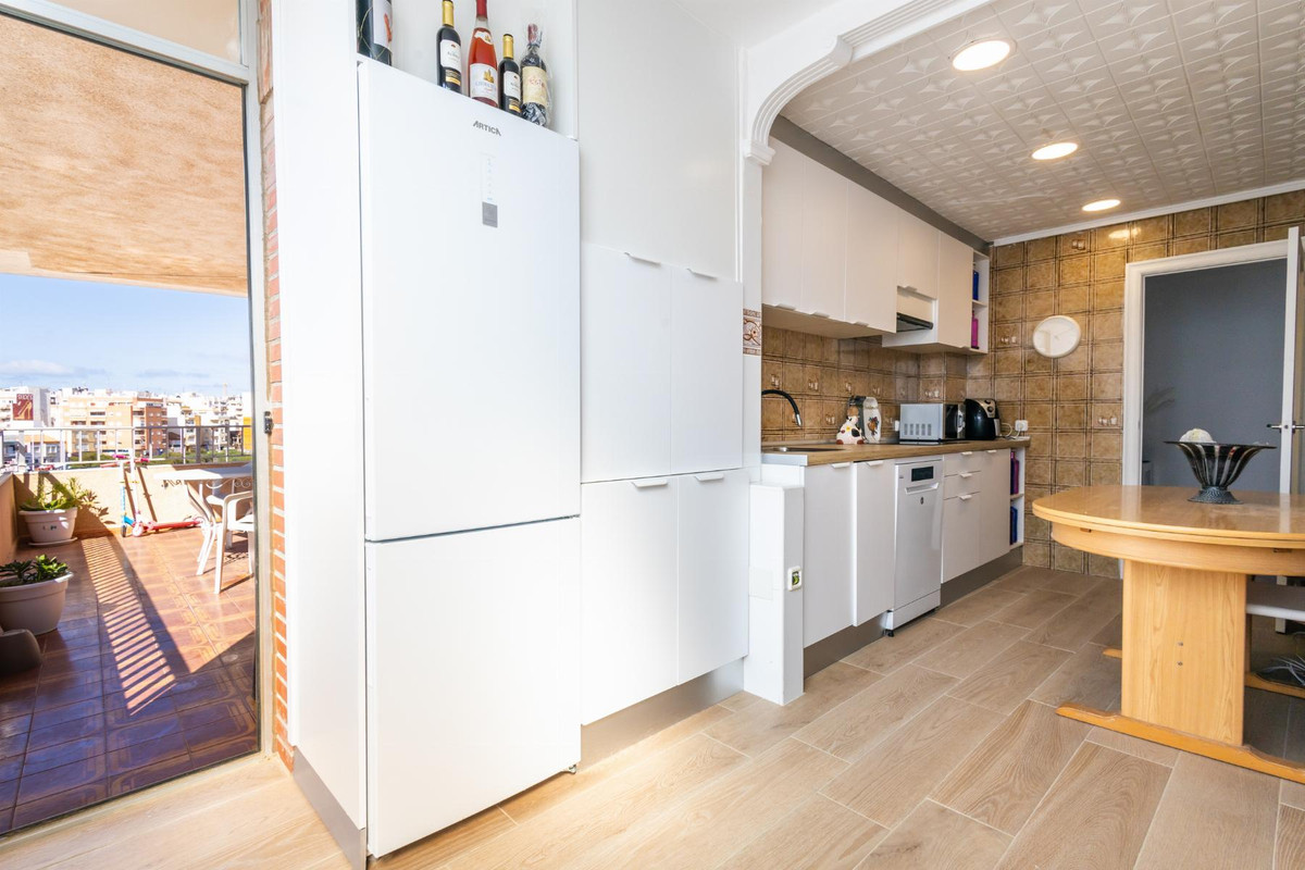 Se vende Apartamento Planta Media de 2 dormitorios en Costa Blanca, Alicante, España