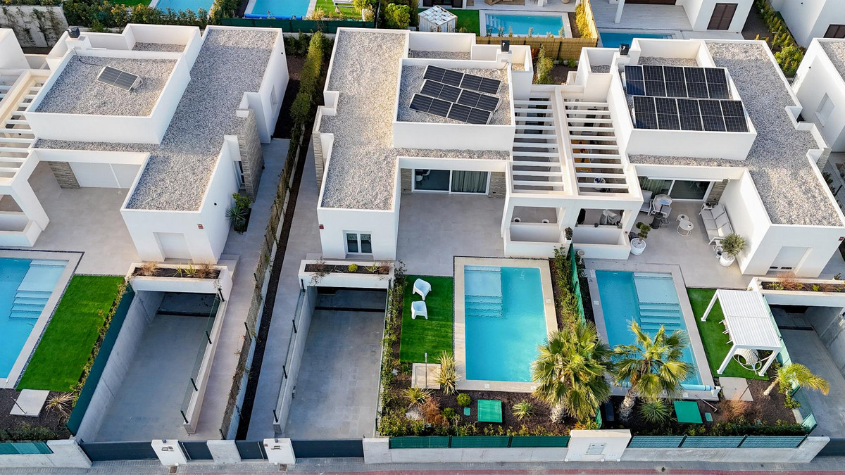 4 Bed Townhouse for sale in Algorfa Costa Blanca, Alicante, Spain