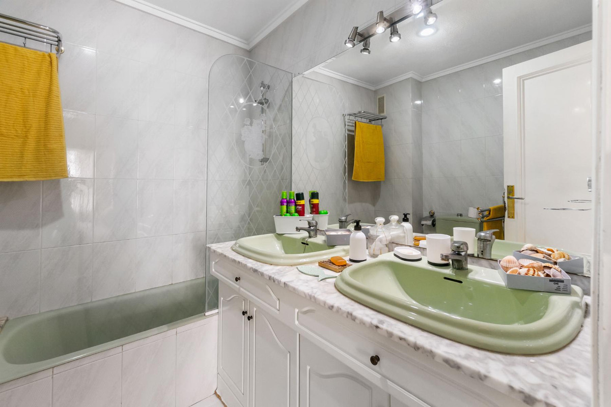 Se vende Apartamento Planta Media de 4 dormitorios en Costa Blanca, Alicante, España