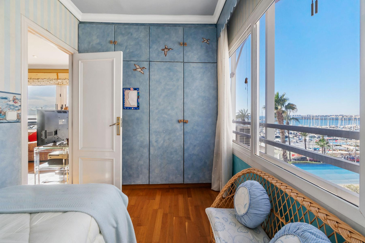 Se vende Apartamento Planta Media de 4 dormitorios en Costa Blanca, Alicante, España