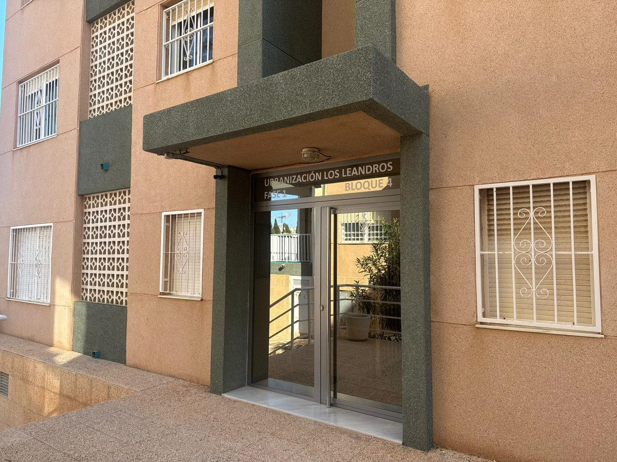 Se vende Apartamento Planta Media de 2 dormitorios en Costa Blanca, Alicante, España