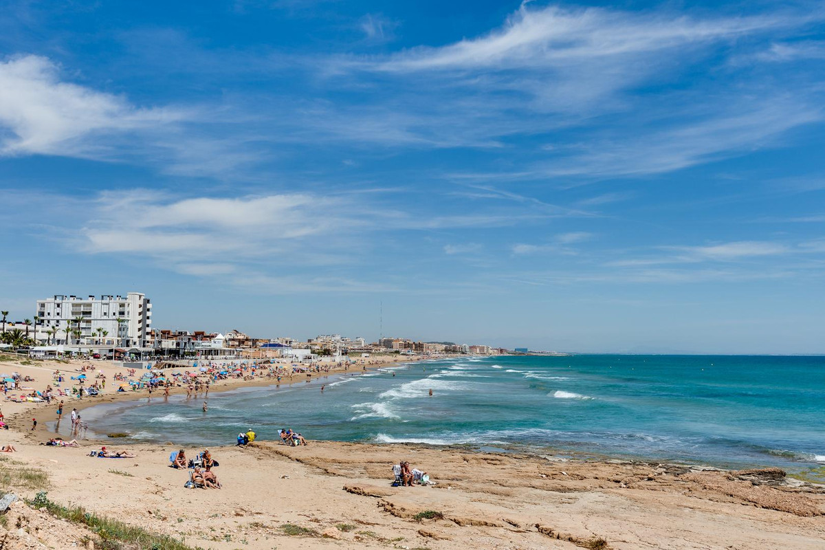 Se vende Apartamento Planta Media de 2 dormitorios en Costa Blanca, Alicante, España