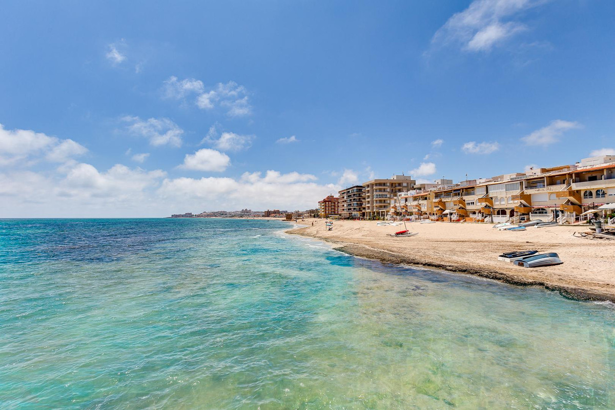 Se vende Apartamento Planta Media de 2 dormitorios en Costa Blanca, Alicante, España