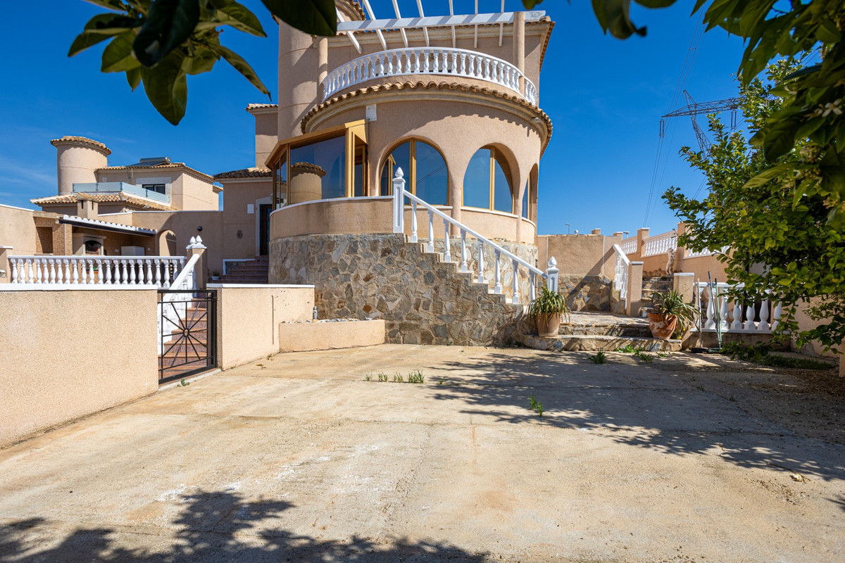 5 Bed Townhouse for sale in Benijofar Costa Blanca, Alicante, Spain