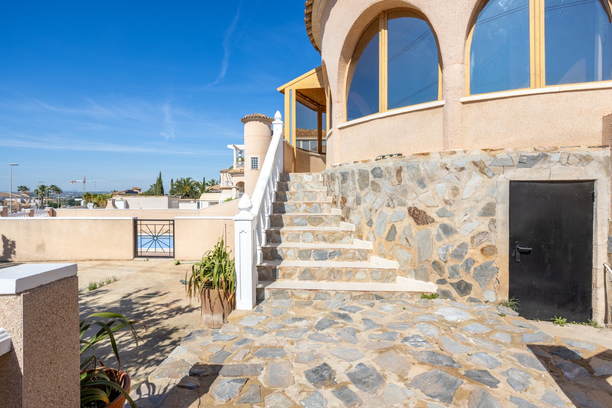 5 Bed Townhouse for sale in Benijofar Costa Blanca, Alicante, Spain