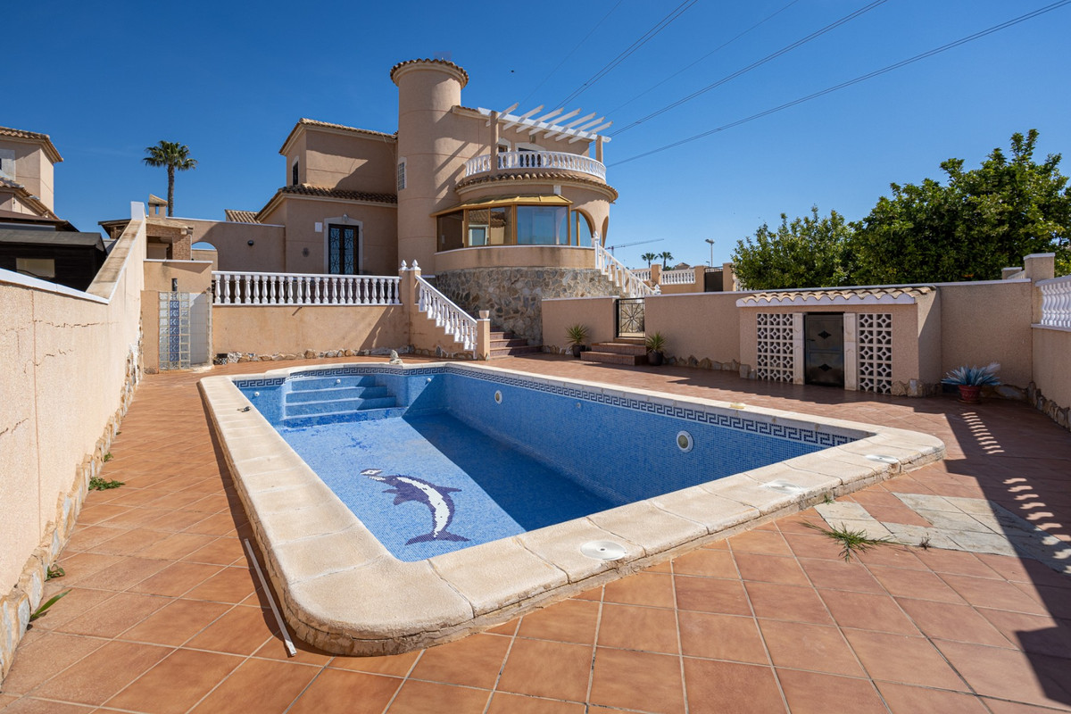5 Bed Townhouse for sale in Benijofar Costa Blanca, Alicante, Spain