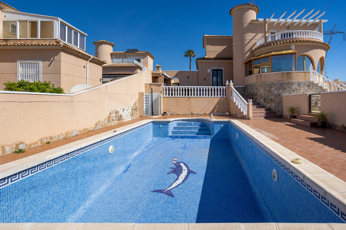 5 Bed Townhouse for sale in Benijofar Costa Blanca, Alicante, Spain