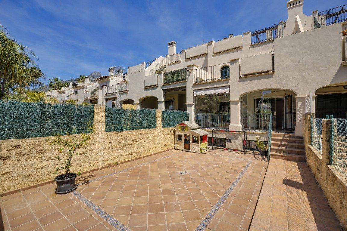 3 Bed Townhouse for sale in Nagüeles Costa Del Sol, Málaga, Spain