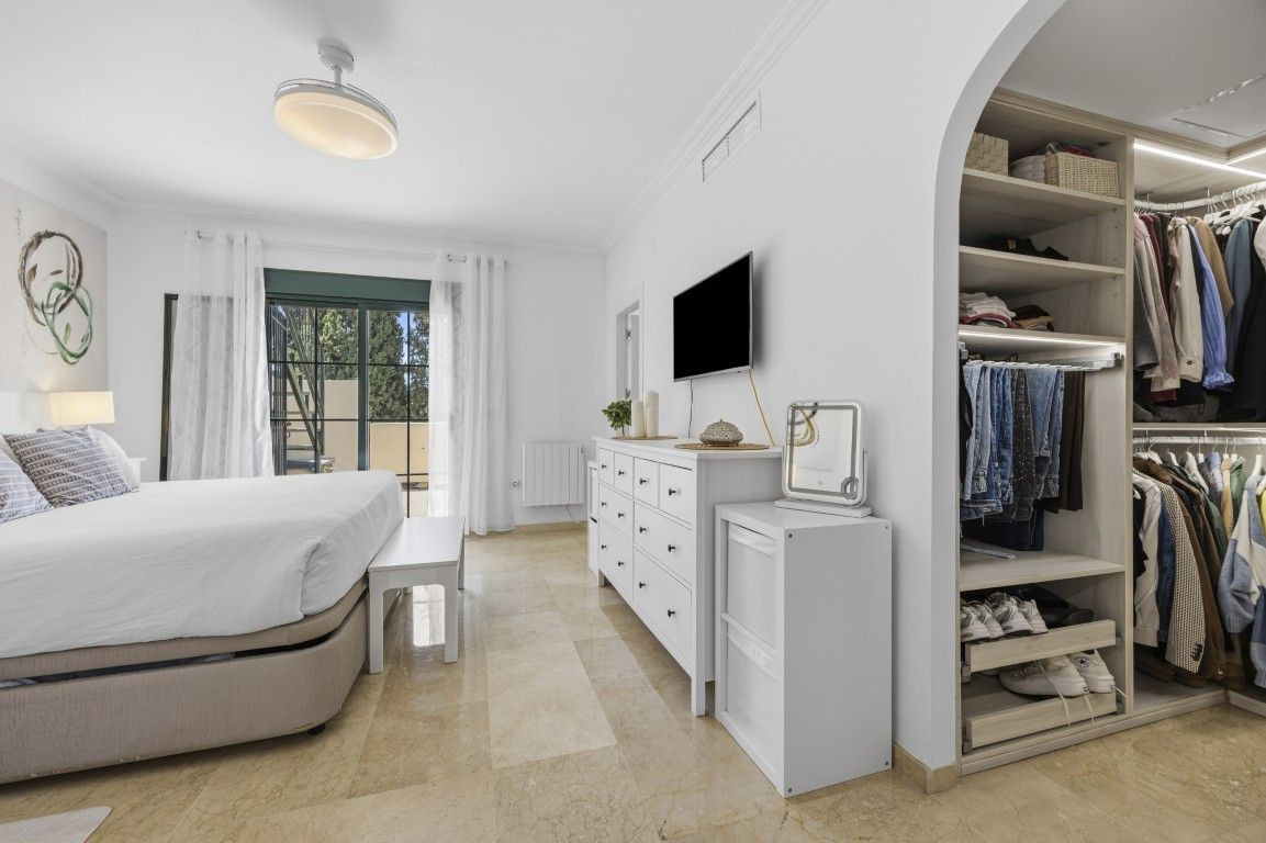 3 Bed Townhouse for sale in Nagüeles Costa Del Sol, Málaga, Spain