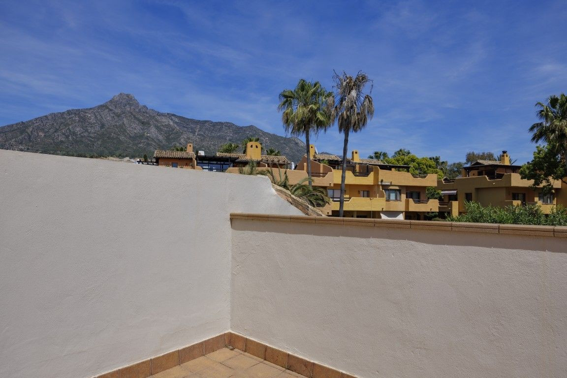 3 Bed Townhouse for sale in Nagüeles Costa Del Sol, Málaga, Spain