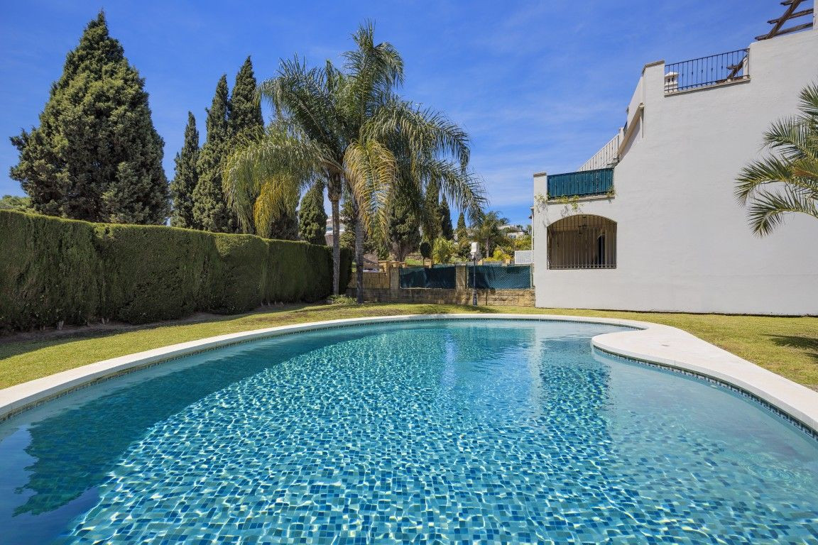 3 Bed Townhouse for sale in Nagüeles Costa Del Sol, Málaga, Spain