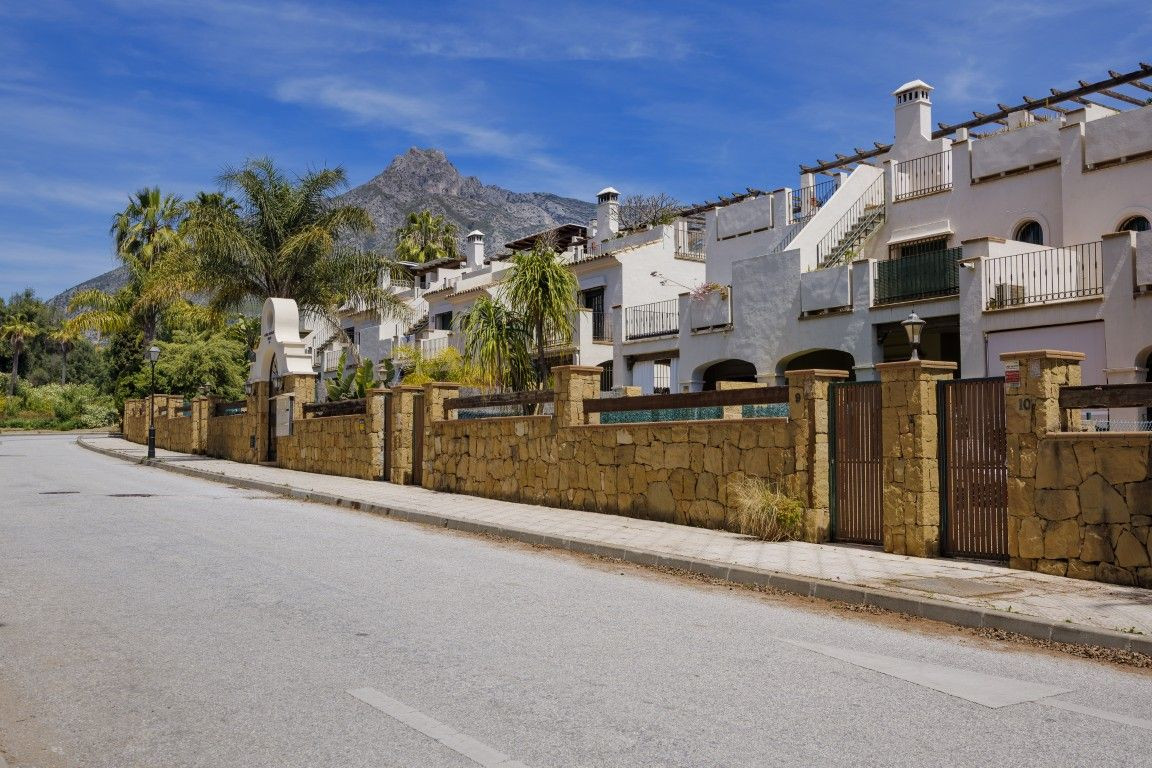 3 Bed Townhouse for sale in Nagüeles Costa Del Sol, Málaga, Spain