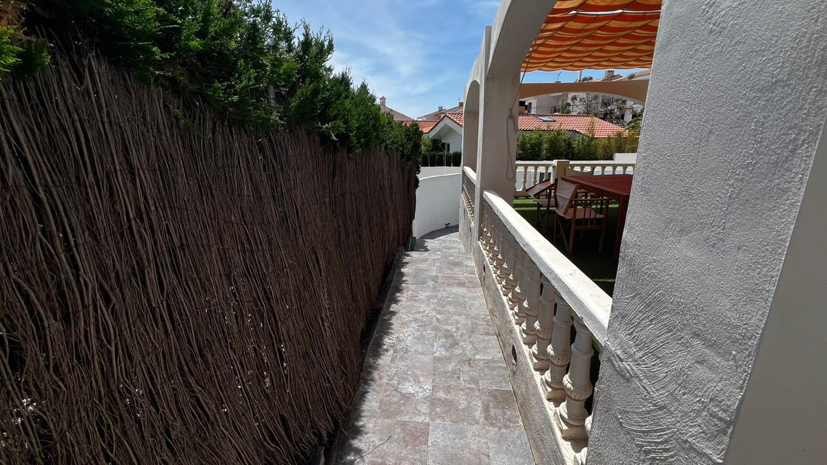 Se vende Villa - Chalet de 3 dormitorios en Costa Del Sol, Málaga, España