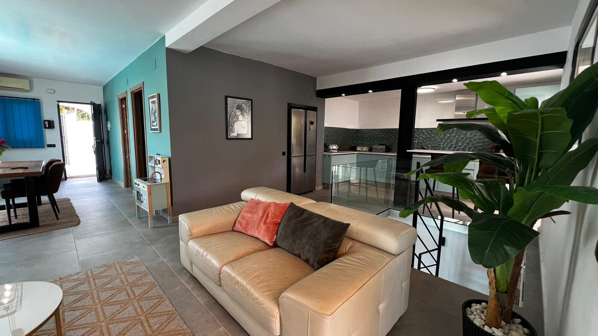 Se vende Villa - Chalet de 3 dormitorios en Costa Del Sol, Málaga, España