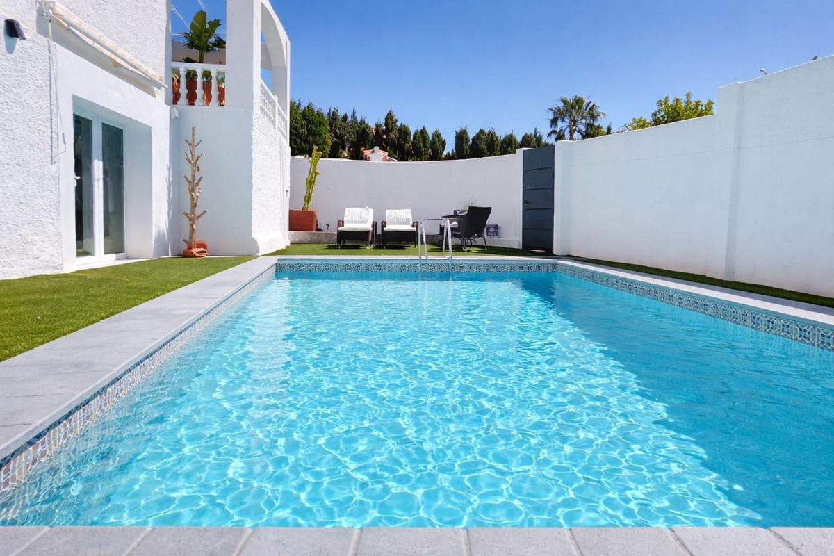 Se vende Villa - Chalet de 3 dormitorios en Costa Del Sol, Málaga, España