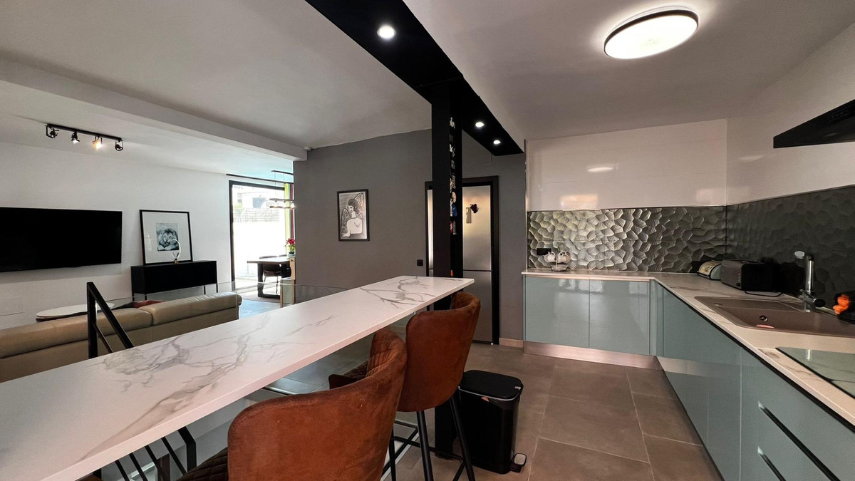 Se vende Villa - Chalet de 3 dormitorios en Costa Del Sol, Málaga, España