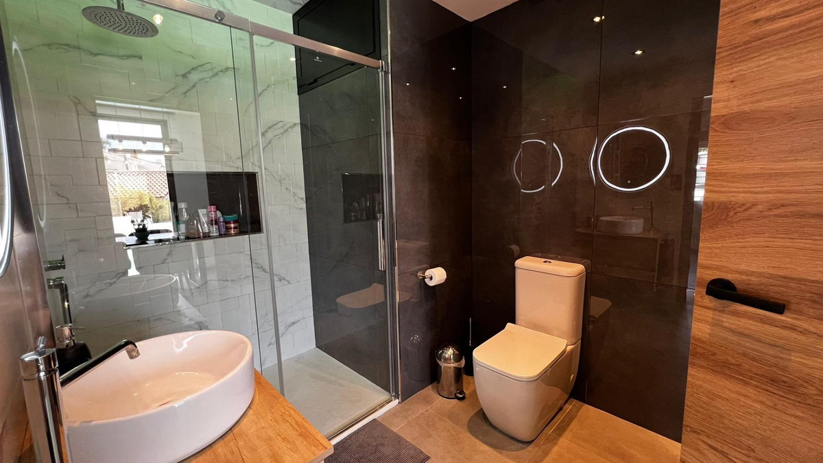 Se vende Villa - Chalet de 3 dormitorios en Costa Del Sol, Málaga, España