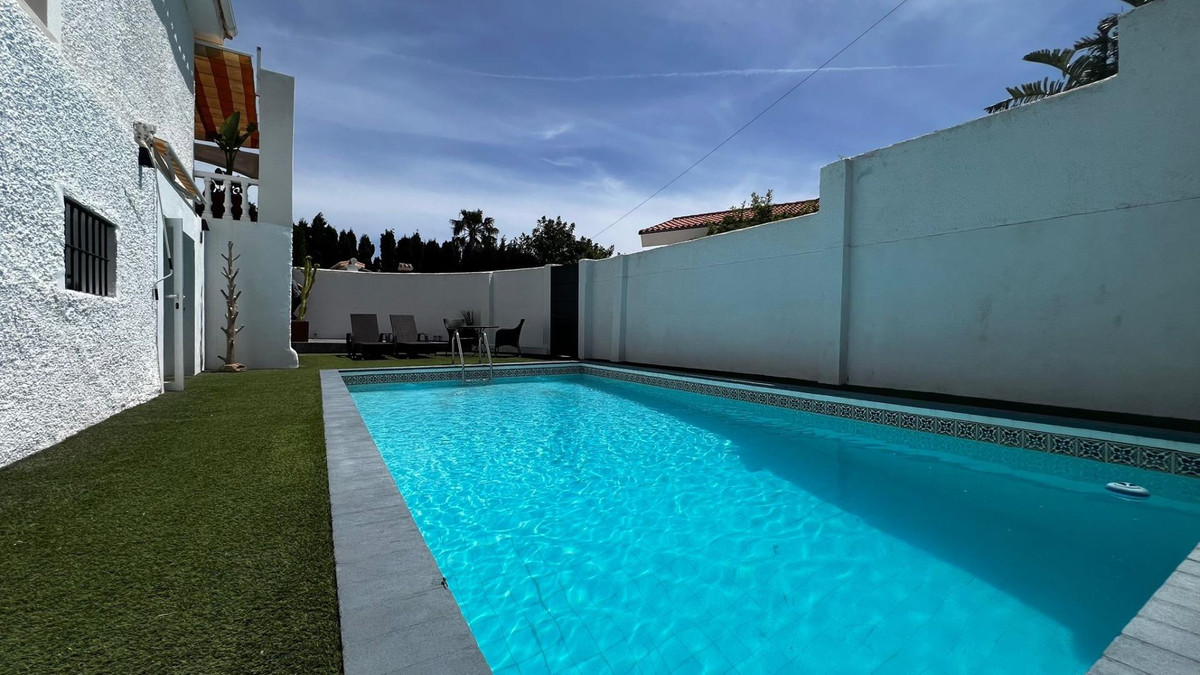 Se vende Villa - Chalet de 3 dormitorios en Costa Del Sol, Málaga, España