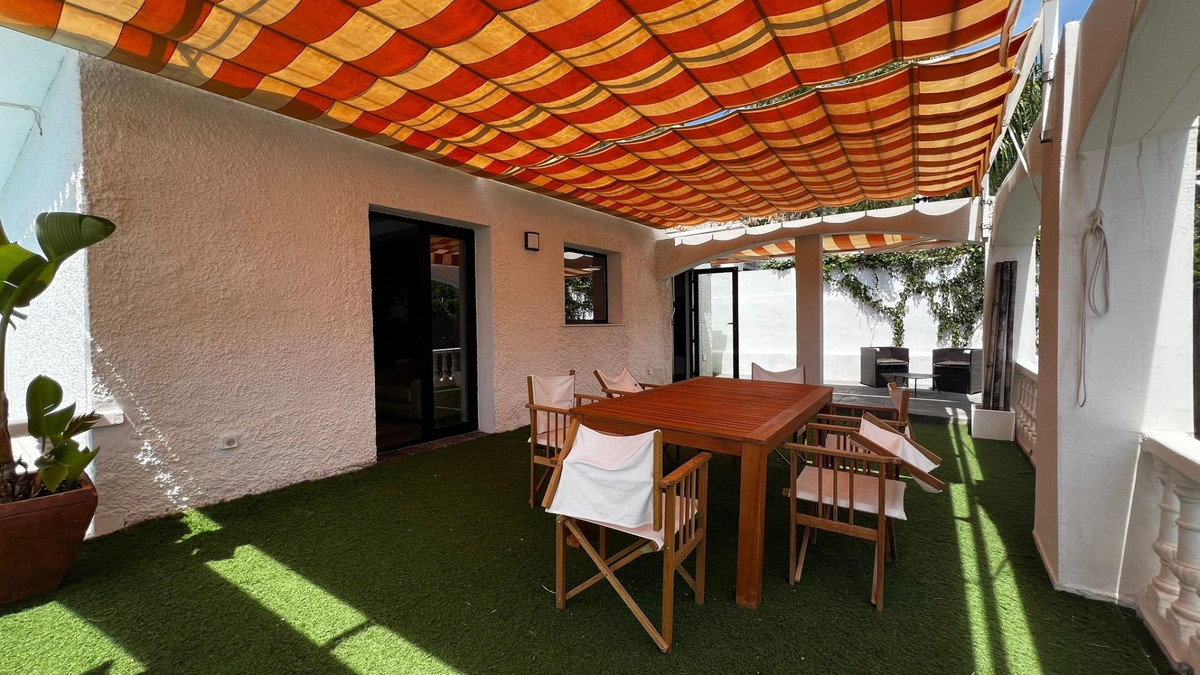 Se vende Villa - Chalet de 3 dormitorios en Costa Del Sol, Málaga, España