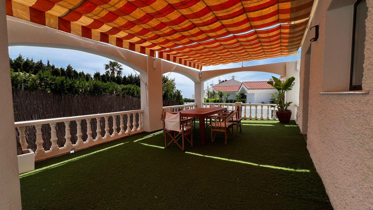 Se vende Villa - Chalet de 3 dormitorios en Costa Del Sol, Málaga, España